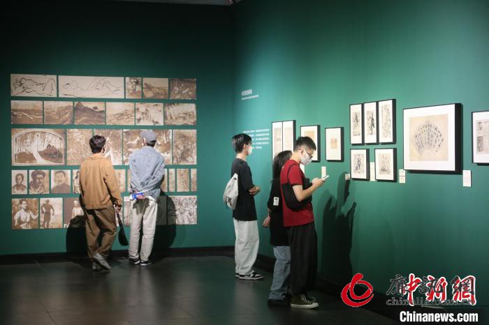 民众观看展览 广东美术馆 供图