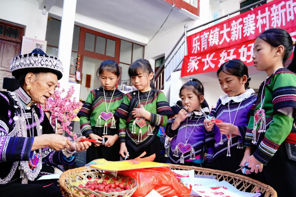 【文明中国·看云南】红河彝乡一针一线“绣”出幸福路——探访云南省红河州红河县乐育镇尼苏刺绣专业合作社非遗工坊