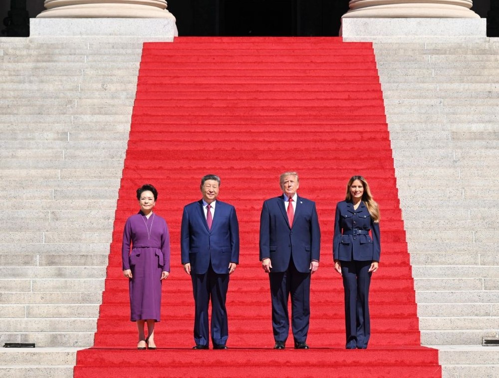习近平和彭丽媛同美国总统特朗普夫妇共同参观美国国家档案馆